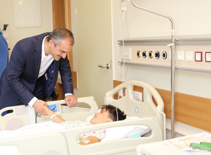 Başkan Çiftçi’den Sünnet Olan Çocuklara Ziyaret