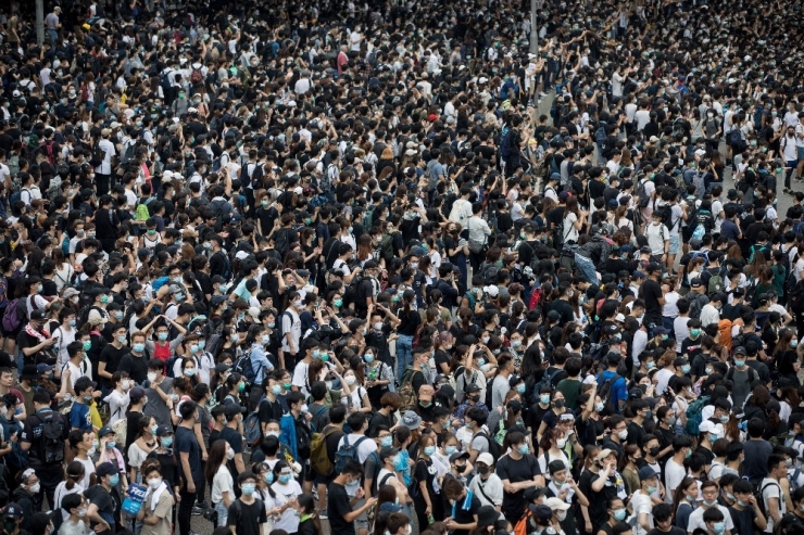 Hong Kong’da Suçluların İadesi Yasası Protestolar Yüzünden Ertelendi
