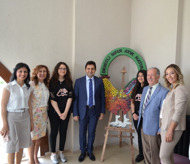 Temiz Bir Doğa İçin Çevreyi Kirleten Atıklarla Bir Sergi Düzenledi