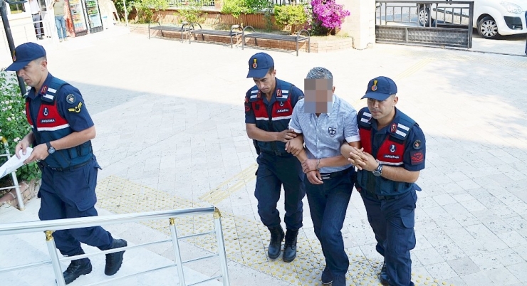 Eski Başkan Nüfuz Ticareti Suçlamasıyla Gözaltına Alındı