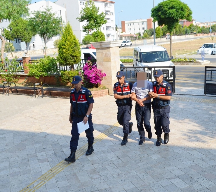 Eski Başkan Nüfuz Ticareti Suçlamasıyla Gözaltına Alındı