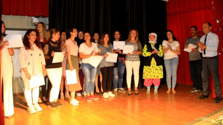 Öğrenci Ve Veliler İngilizce Performanslarını Sergiledi