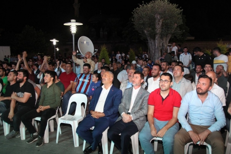 Kocaeli’de Milli Maç Heyecanı Sokaklara Taştı