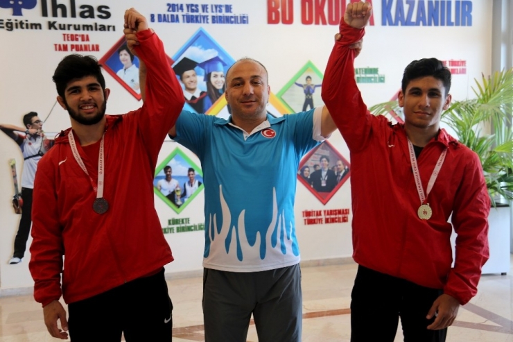 İhlas Koleji Öğrencisi Güreşte Türkiye Şampiyonu