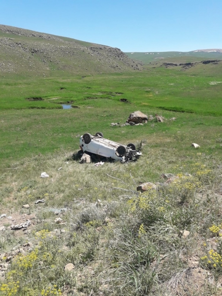 Tekman’da Otomobil Takla Attı: 2 Ölü, 5 Yaralı