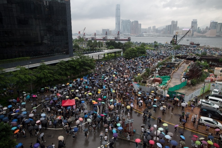 Hong Kong’da Tansiyon Yüksek