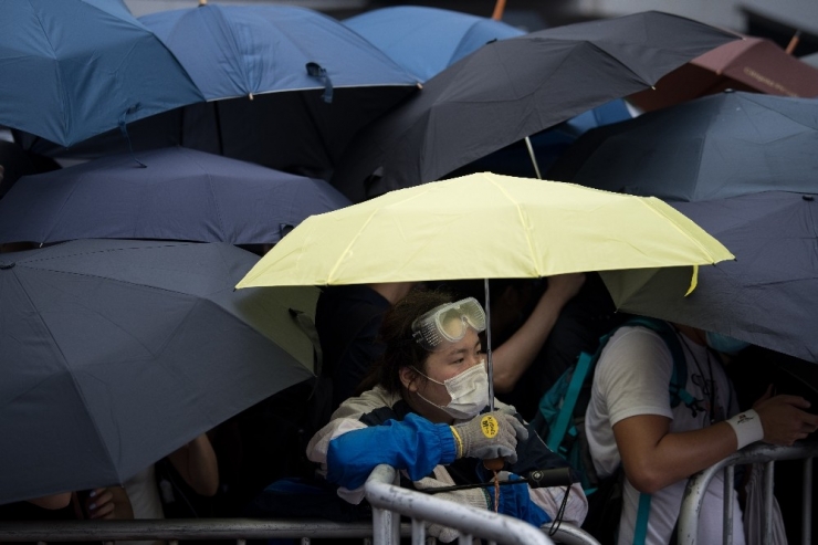 Hong Kong’da Tansiyon Yüksek