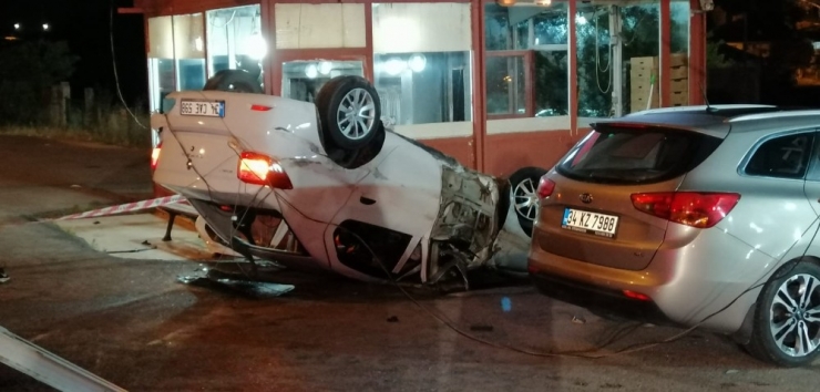 Takla Atan Araçtaki Sürücüyü İtfaiye Kurtardı