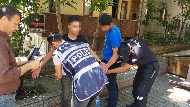 Polis Ekiplerinden Okul Çevrelerine Sıkı Denetim