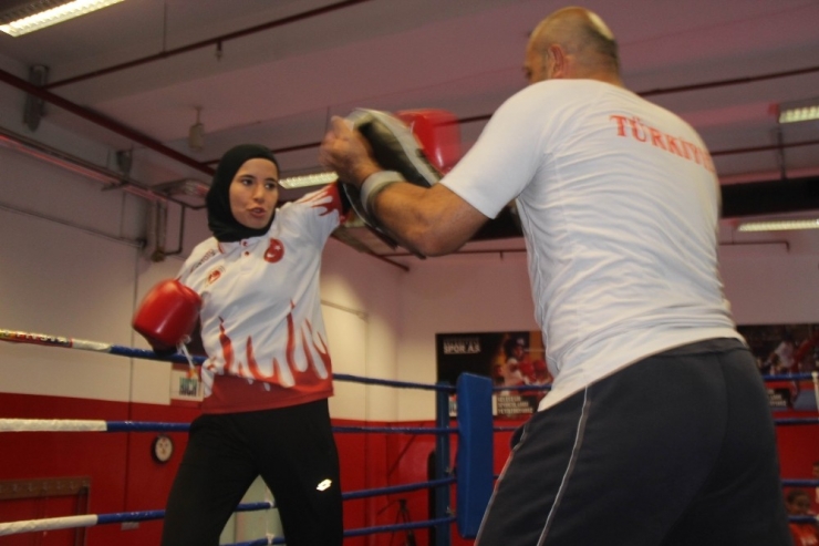 Kicboksun Altın Kızının Hedefi Dünya Şampiyonluğu