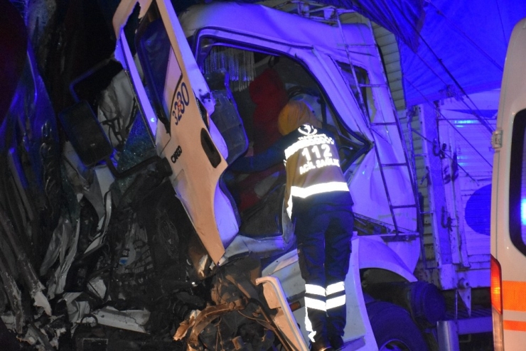 Kırıkkale’de Trafik Kazası: 2 Ölü, 17 Yaralı