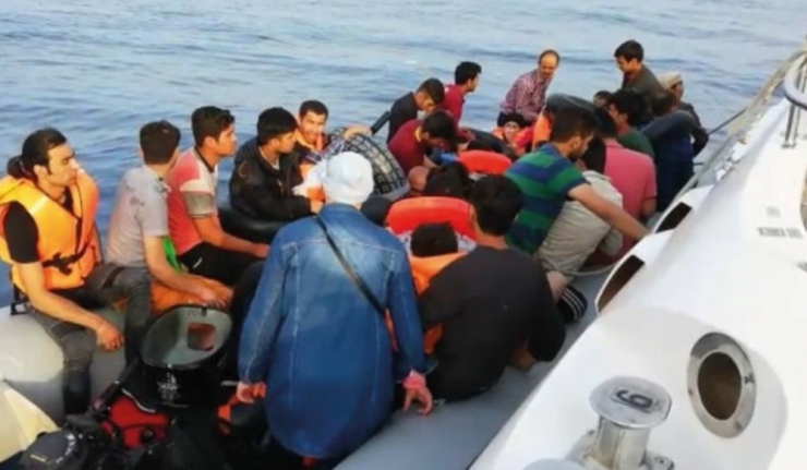 Kuşadası Körfezi’nde 22’si Çocuk 54 Kaçak Göçmen Yakalandı