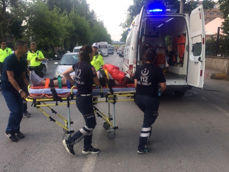 Otomobil İle Motosiklet Çarpıştı: 1 Yaralı