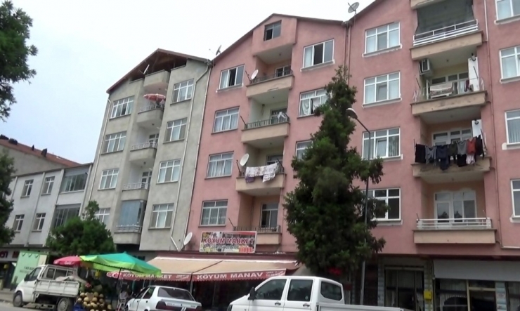 4. Kattan Havalandırma Boşluğuna Düşen Genç Kız Defnedildi