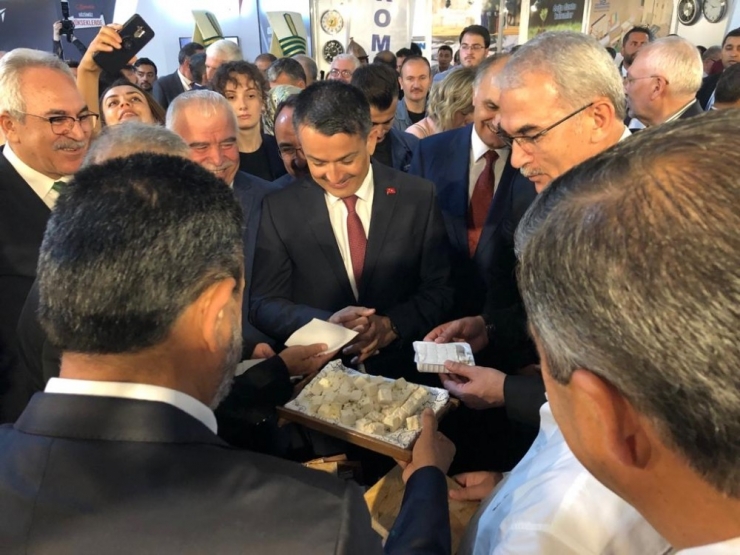 Bakan Pakdemirli, Sfc Entegre Orman Ürünleri Standını Ziyaret Etti