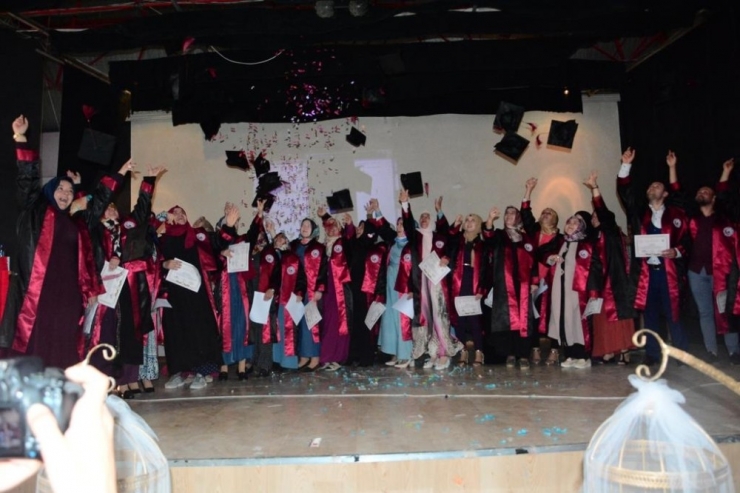 Açık Liselilerin Mezuniyet Heyecanı