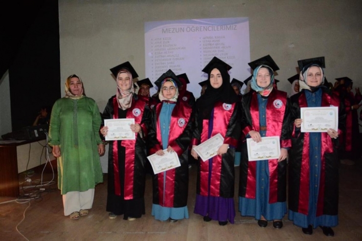 Açık Liselilerin Mezuniyet Heyecanı