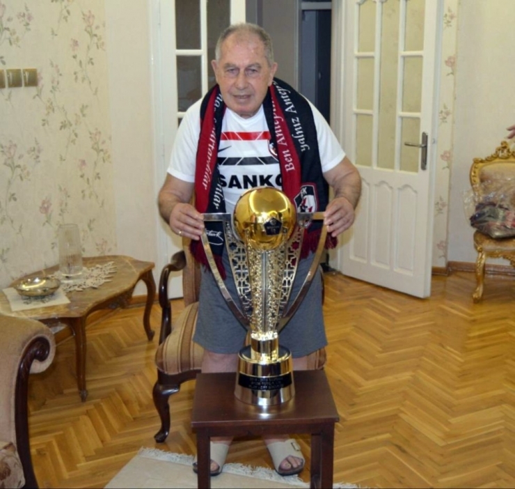 Gazişehir Gaziantep’ten Efsane Kaptana Kupa Sürprizi