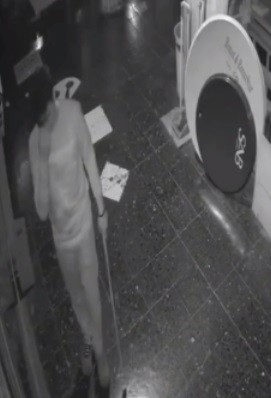 Görevliyi Darp Edip, Cep Telefonlarını Çaldı