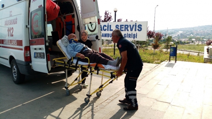 Tırla Çarpışan Tarım Aracındaki Yaşlı Çift Yaralandı