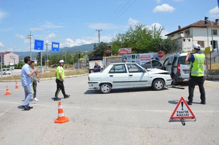 Tokat’ta Otomobiller Çarpıştı: 10 Yaralı