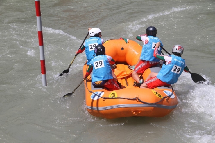 Tunceli’de Dünya Rafting Şampiyonası Sürüyor