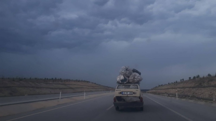 Uşak-kütahya Karayolunda Tehlike Saçan Araç