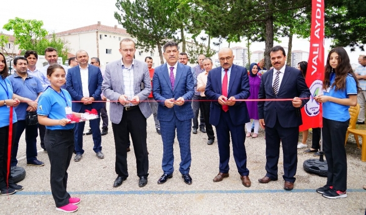 Vali Aydın Arslan Ortaokulu’nda Öğrenciler, Yazdıkları Kitaplarını İmzaladı