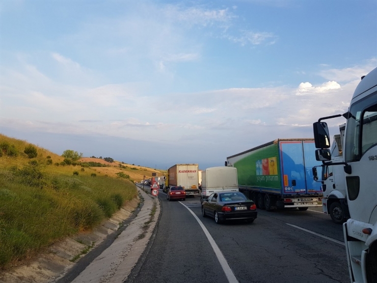 Yağmur Yalova-bursa Yolunda Kazaya Neden Oldu: 1 Yaralı