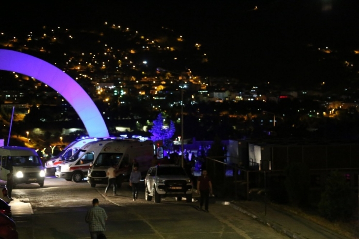 Güvenlik Güçleriyle Teröristler Arasında Çatışma Çıktı: 4 Asker Yaralı