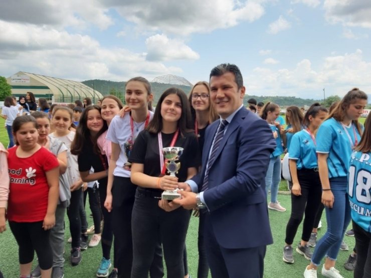 Derece Yapan Sporculara Madalya Ve Kupaları Verildi