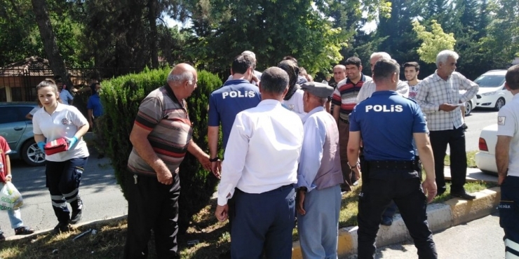 Önüne Otomobili Sürükledi: 1 Yaralı