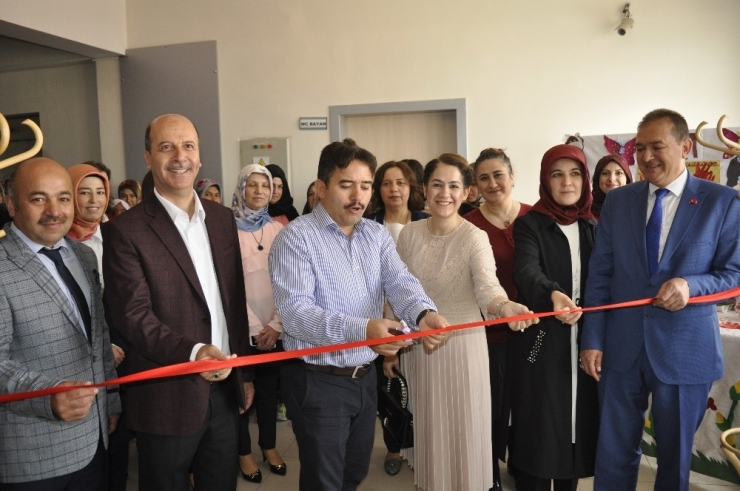 Şuhut Halk Eğitim Merkezinde Yıl Sonu Sergisi