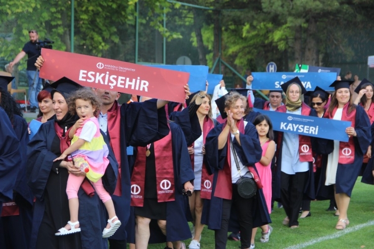 Açıköğretim Öğrencileri Mezuniyet Sevinci Yaşadı