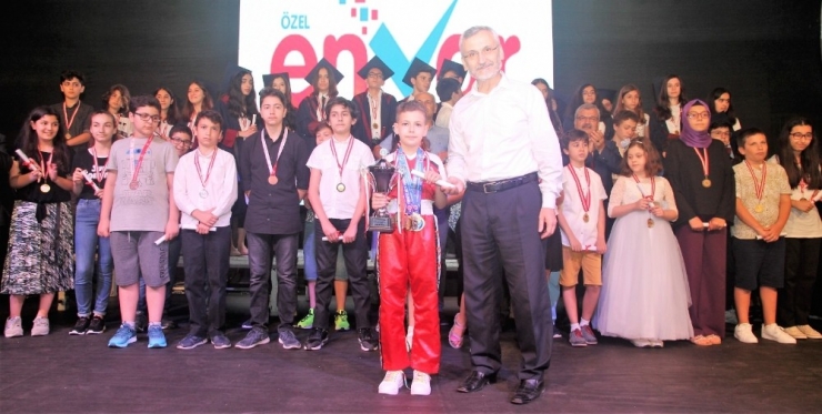 Envar’da Mezuniyet Coşkusu