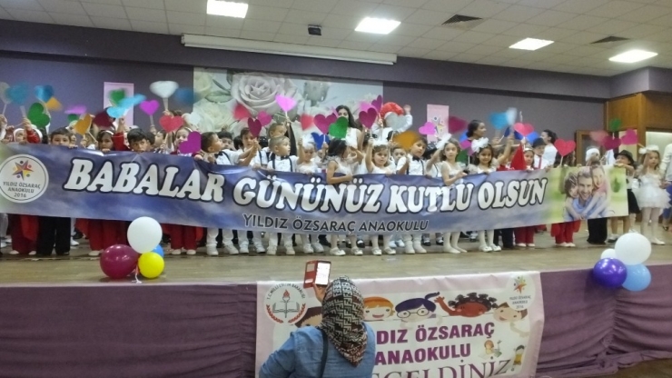 Burhaniye’de Minik Öğrencilerden Sürpriz Babalar Günü Kutlaması