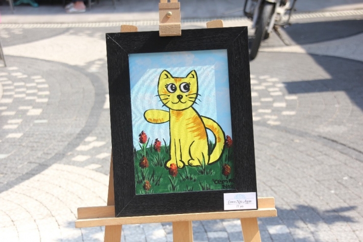 Minik Öğrencilerden Resim Sergisi