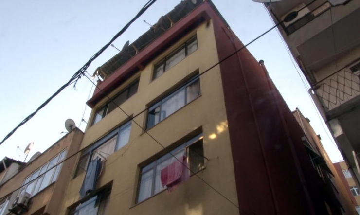 Yaşlı Çift Birbirini Eşya Atarak Yaraladı