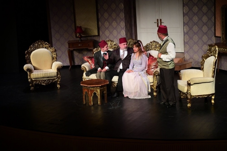 54 Yıllık Tiyatrodan Bir Sezonda 182 Oyun