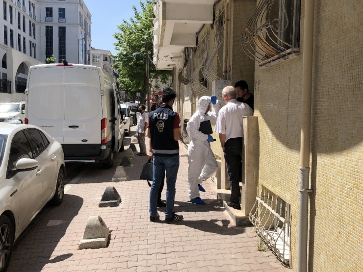 Eşinin Ellerini Bağlayıp Öldüren Zanlı Cesedi Kızıyla Aynı Evde Bıraktı