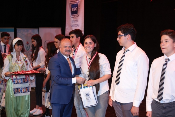 Ulusal Ve Uluslararası Yarışmalarda Dereceye Giren Öğrencilere Ödül Verildi