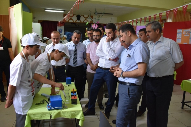 Gölcük Ortaokulunda "Tübitak 4006 Bilim Fuarı" Düzenlendi