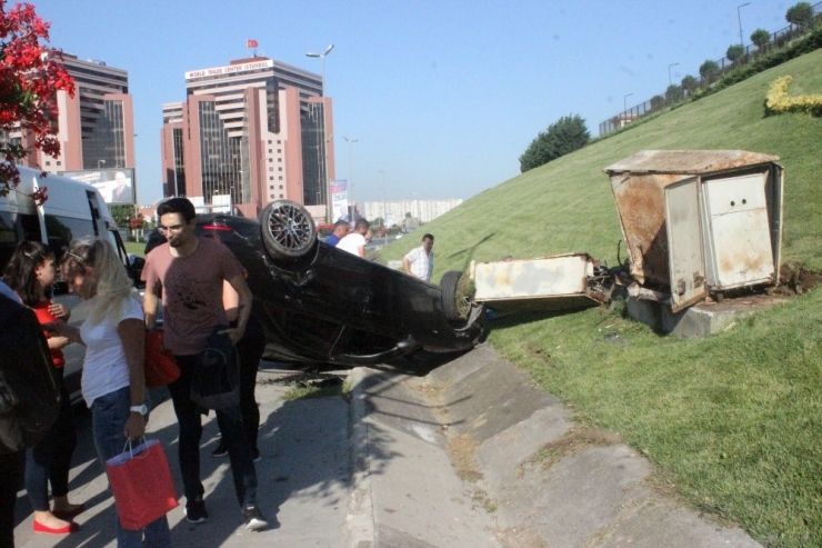 Zincirleme Kazada Takla Atan Otomobil Elektrik Panosunu Devirdi