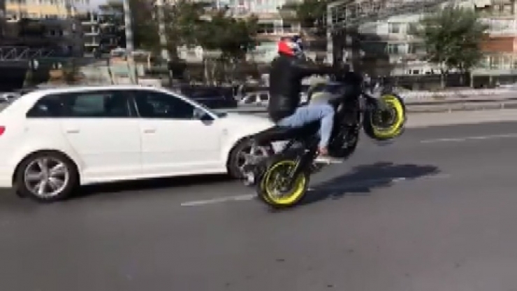 E-5’te Trafiği Birbirine Katan Motosiklet Sürücüleri Kamerada