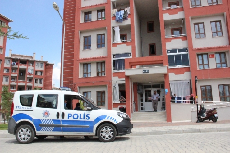 Pencereden Düşen Kız Çocuğunun Beli Kırıldı