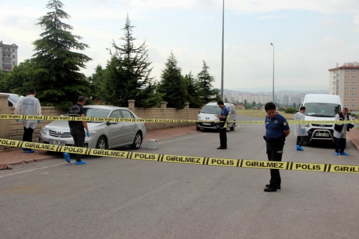 Tabanca İle Vurulan Galerici Ağır Yaralandı