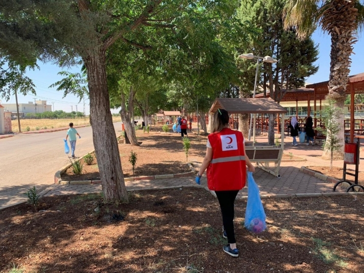 Mesire Alanı İle Parklar Gönüllüler Tarafından Temizlendi