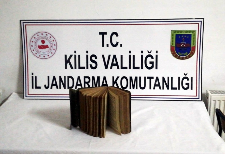 Kilis’te 15’inci Yüzyıldan Kalma El Yazması Kitap Ele Geçirildi