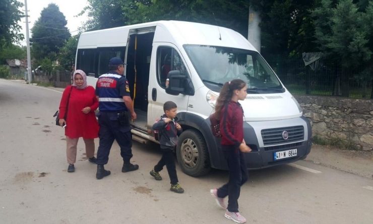 Jandarmanın Okul Önü Denetimlerinde Aranan 5 Şahıs Yakalandı