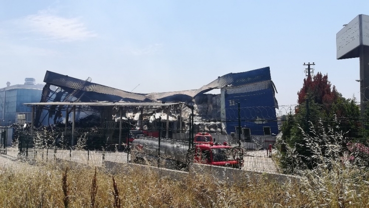 Arşiv Firması Deposunda Çıkan Yangın 2 Gündür Sönmedi